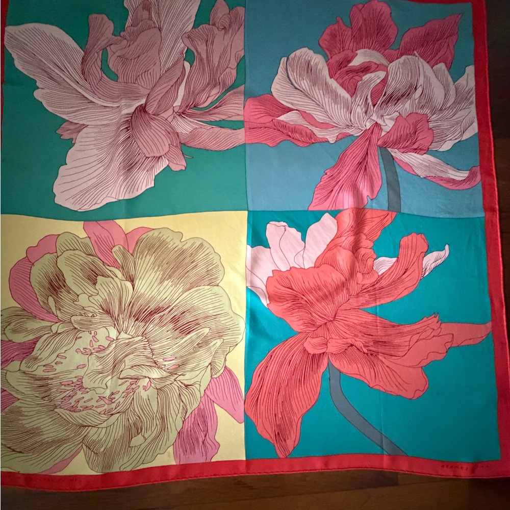 Hermès Stole Etude Pour Un Iris-Arc En Ciel silk scarf. - Picture 2 of 16